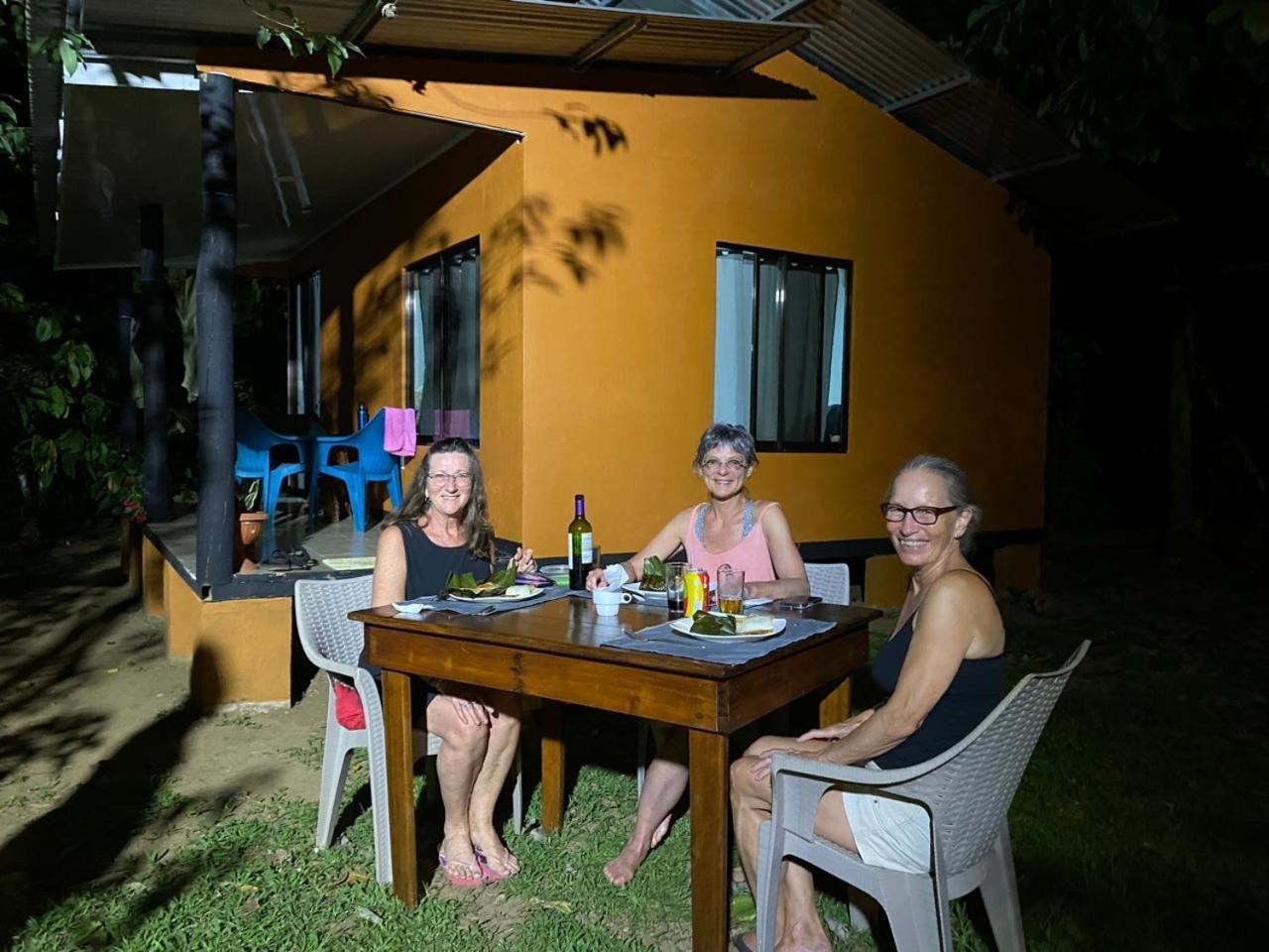 Cabinas Corcovado Green Parrot, Los Planes Drake Drake Bay Exterior photo